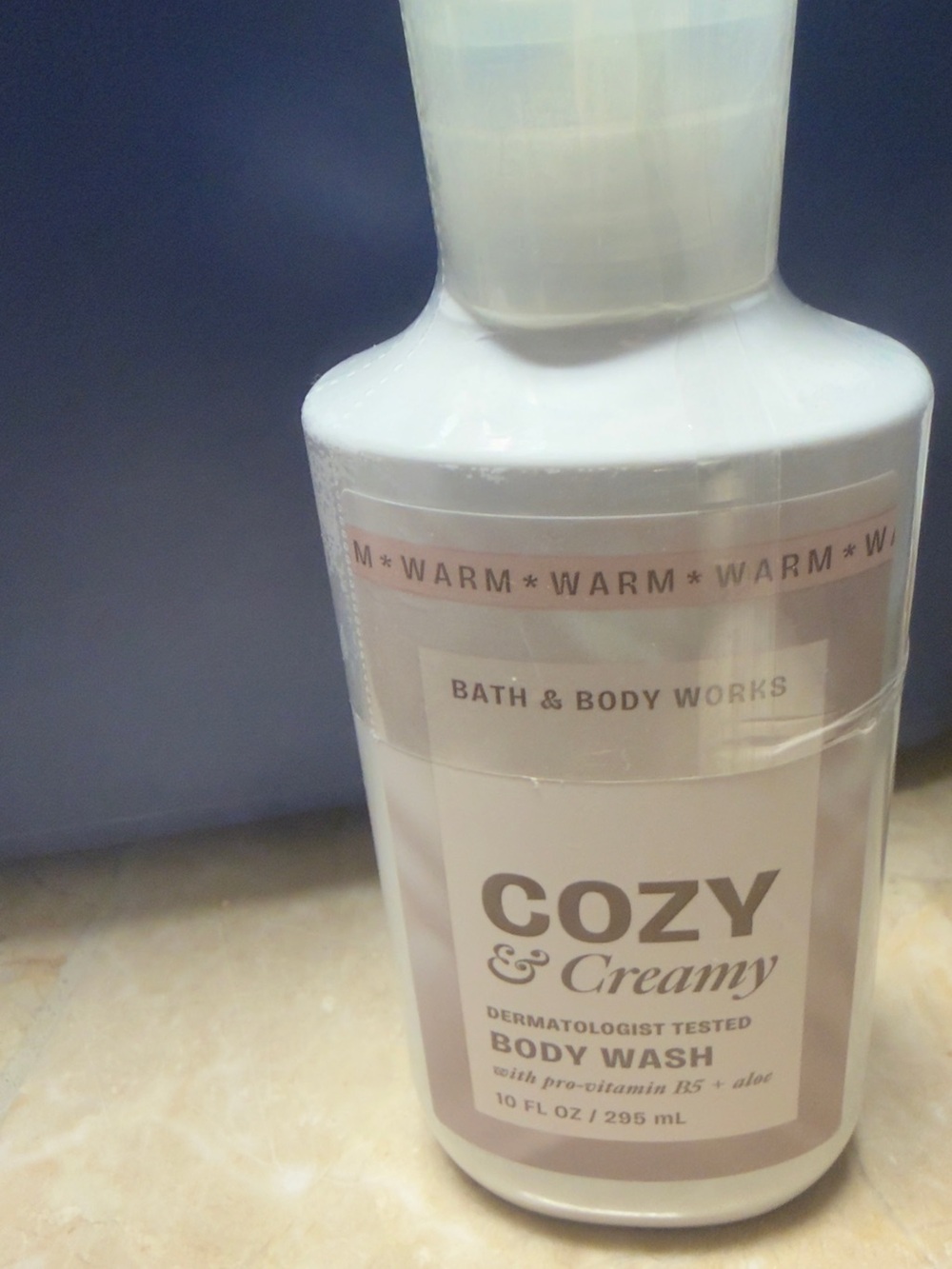 Bath & Body Works Cozy & Creamy Body Wash - White and Beige